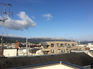 2012.01.21 屋上から西山初積雪