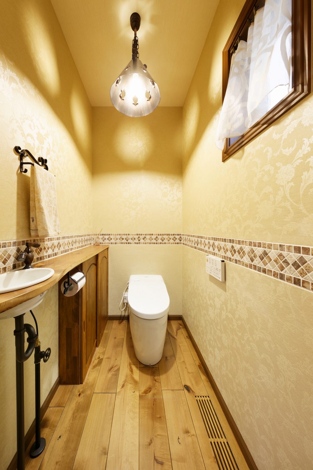 暖炉を囲む優雅で快適な住まい 山栄ホーム株式会社 京都 長岡京の工務店 Se構法で建てる地震に強い洋風住宅